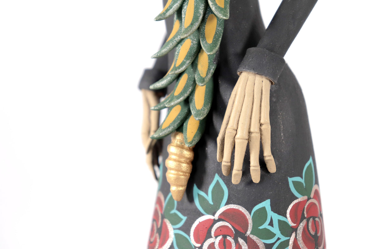 La Frida con la serpiente de flores rojas - 45 cm. 18 in. Catrina
