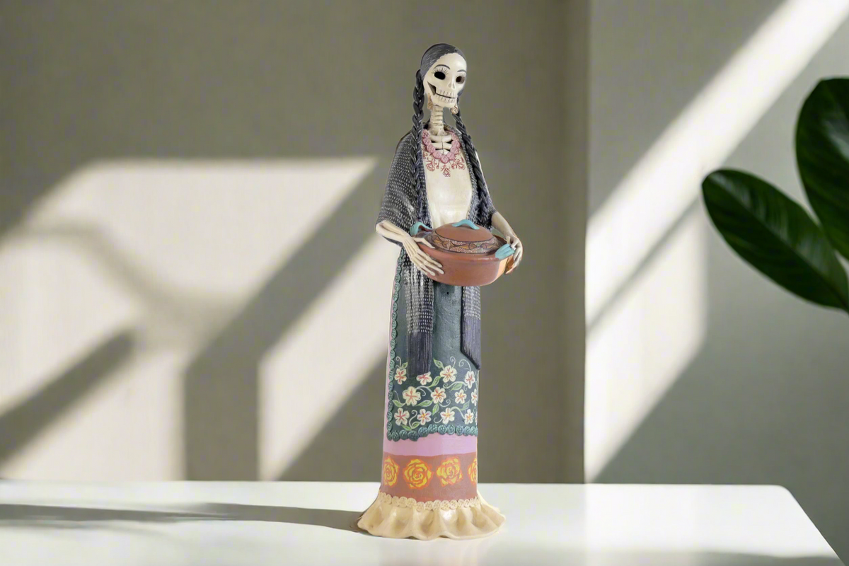 Catrina con olla 50 cm. 20 in. Catrina