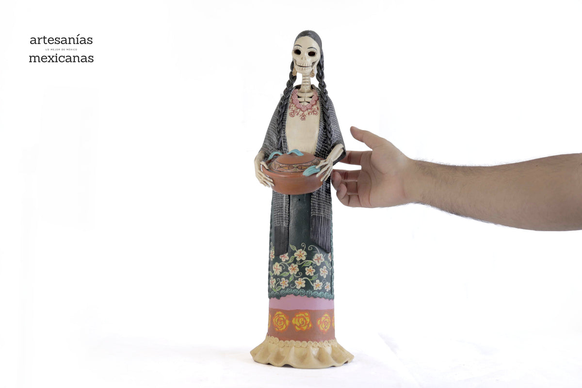 Catrina con olla 50 cm. 20 in. Catrina