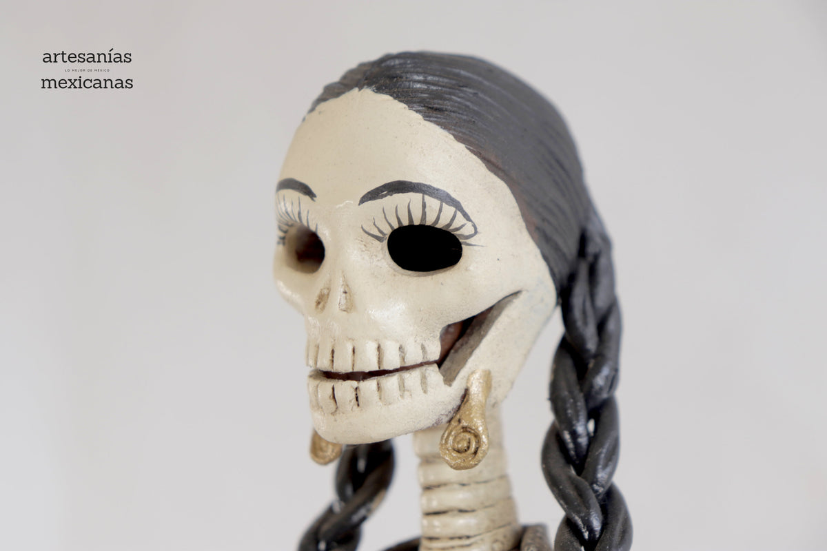Catrina con olla 50 cm. 20 in. Catrina