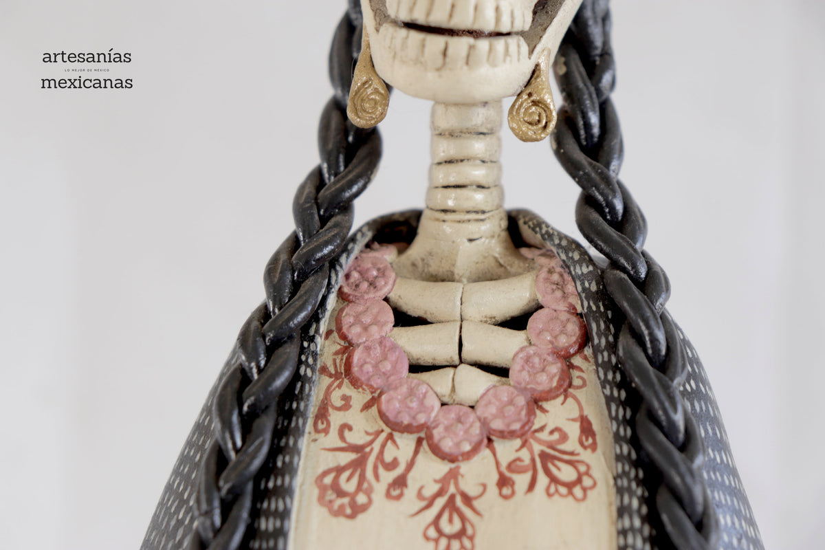 Catrina con olla 50 cm. 20 in. Catrina