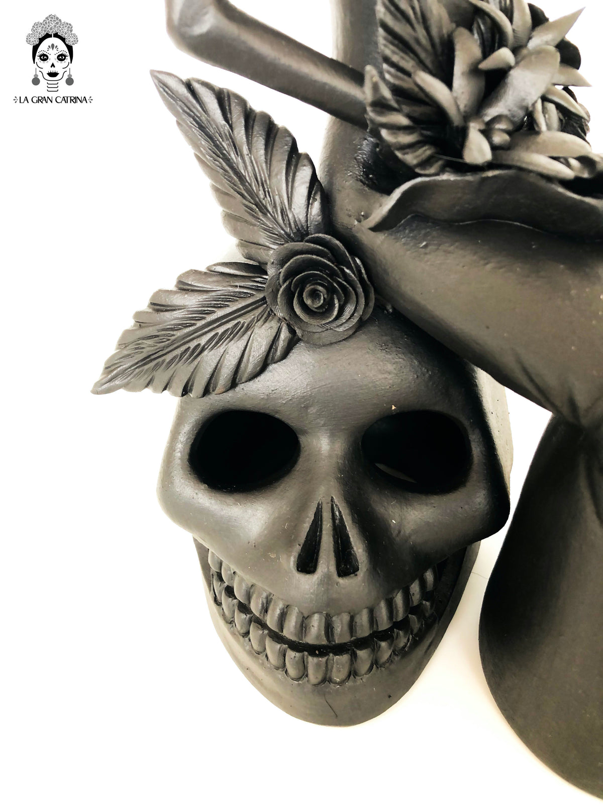 Catrina negra sentada en Calavera - 35 cm. 14 in. Catrina