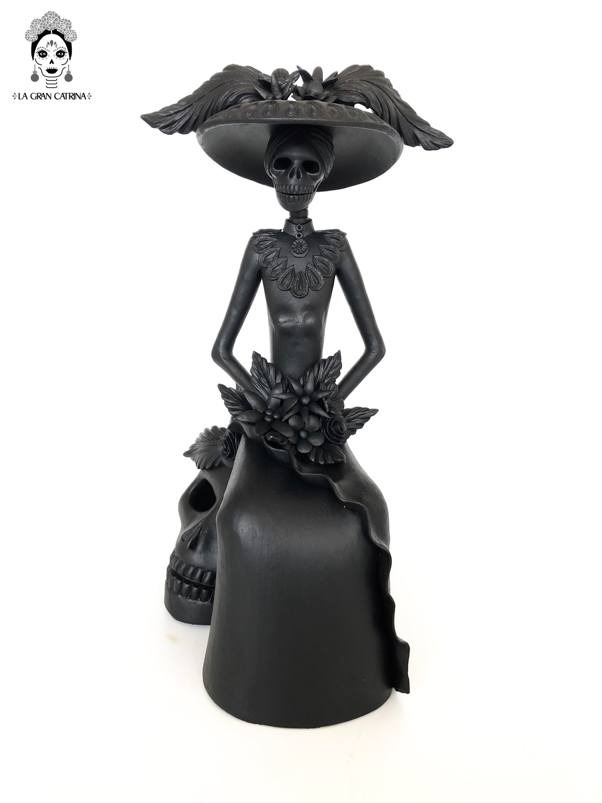 Catrina negra sentada en Calavera - 35 cm. 14 in. Catrina