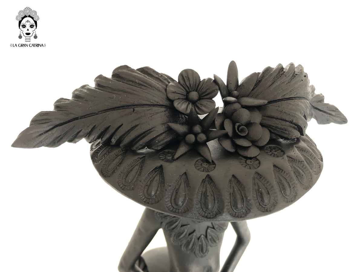 Catrina negra sentada en Calavera - 35 cm. 14 in. Catrina