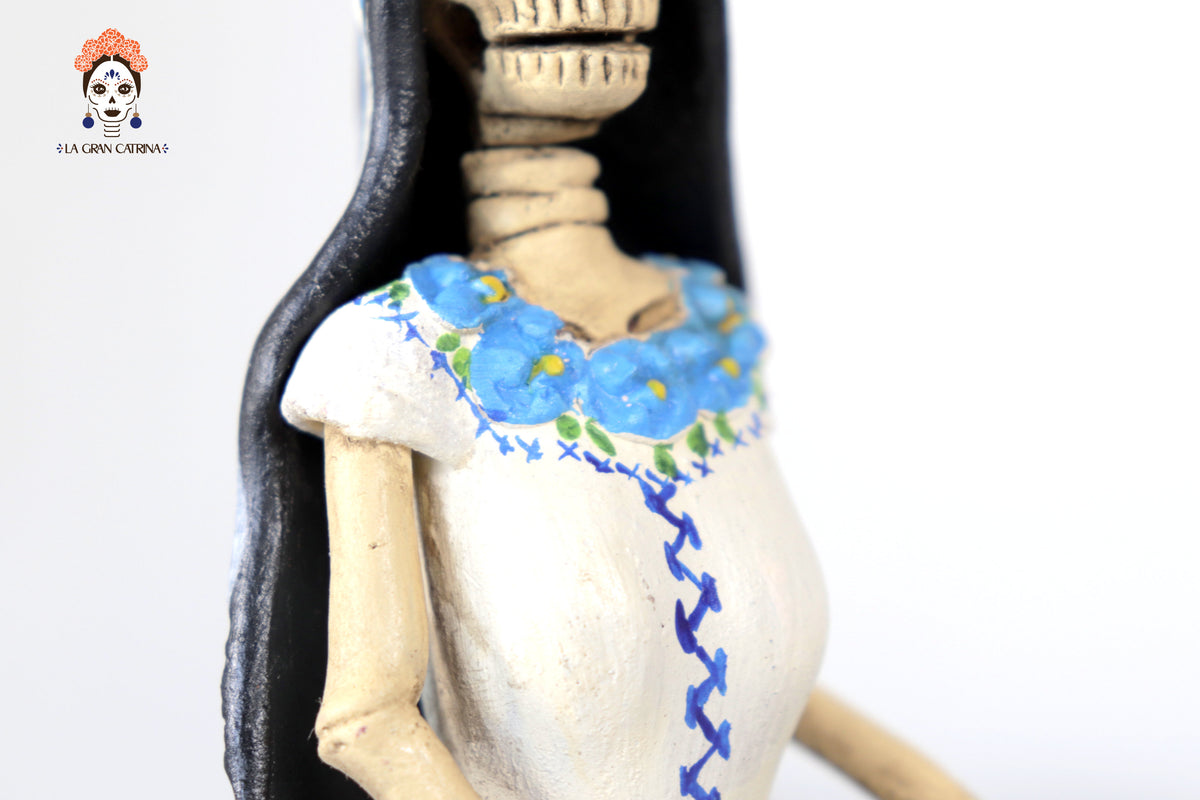 Catrina con canasta - 21 cm. 8.2 in. Catrina