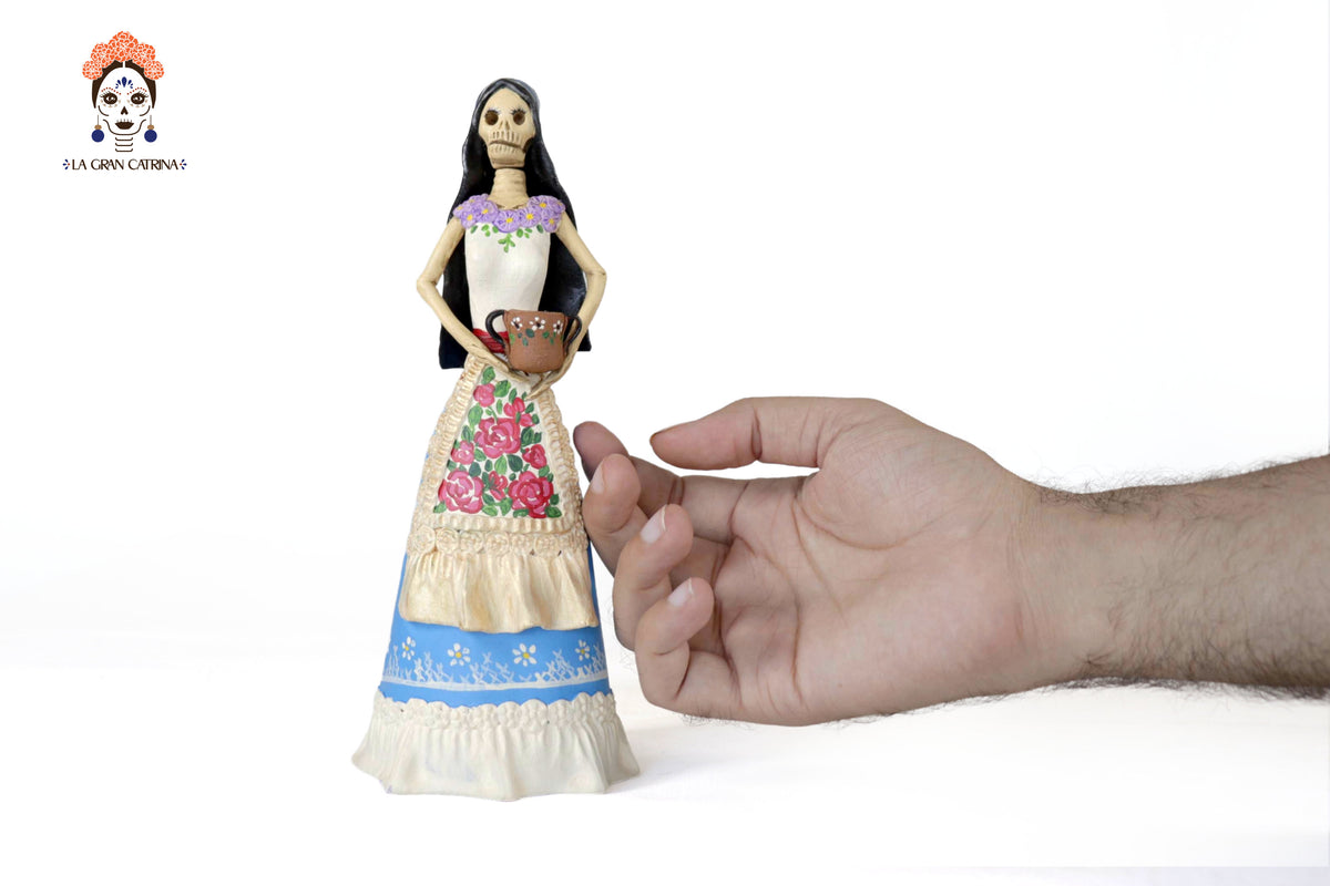 Catrina con cantarito - 21 cm. 8.2 in. Catrina