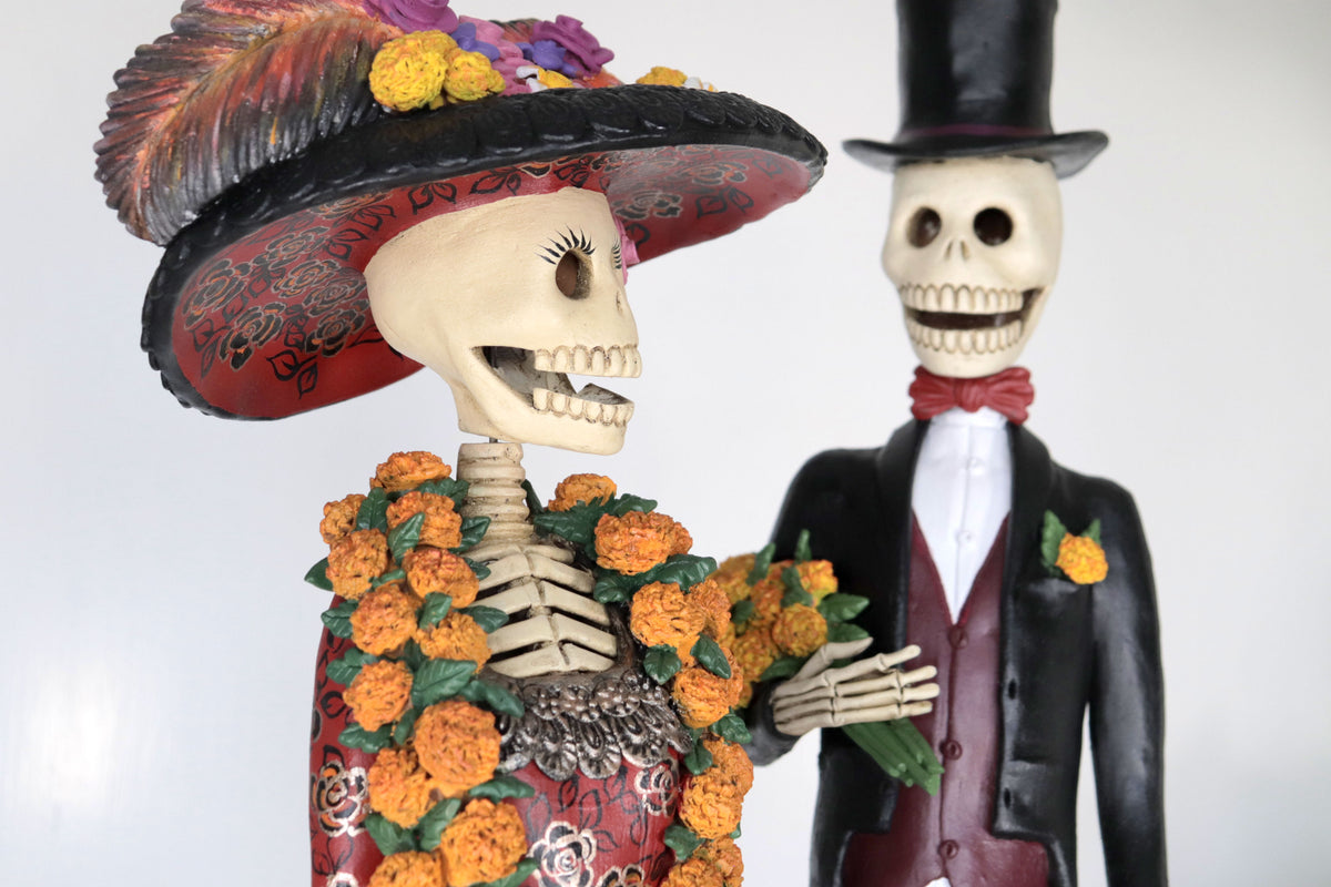 Pareja Catrines Elegantes con Flores de Cempasúchil - 73 cm. 28.7 in. Catrina