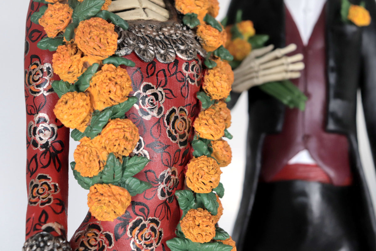 Pareja Catrines Elegantes con Flores de Cempasúchil - 73 cm. 28.7 in. Catrina