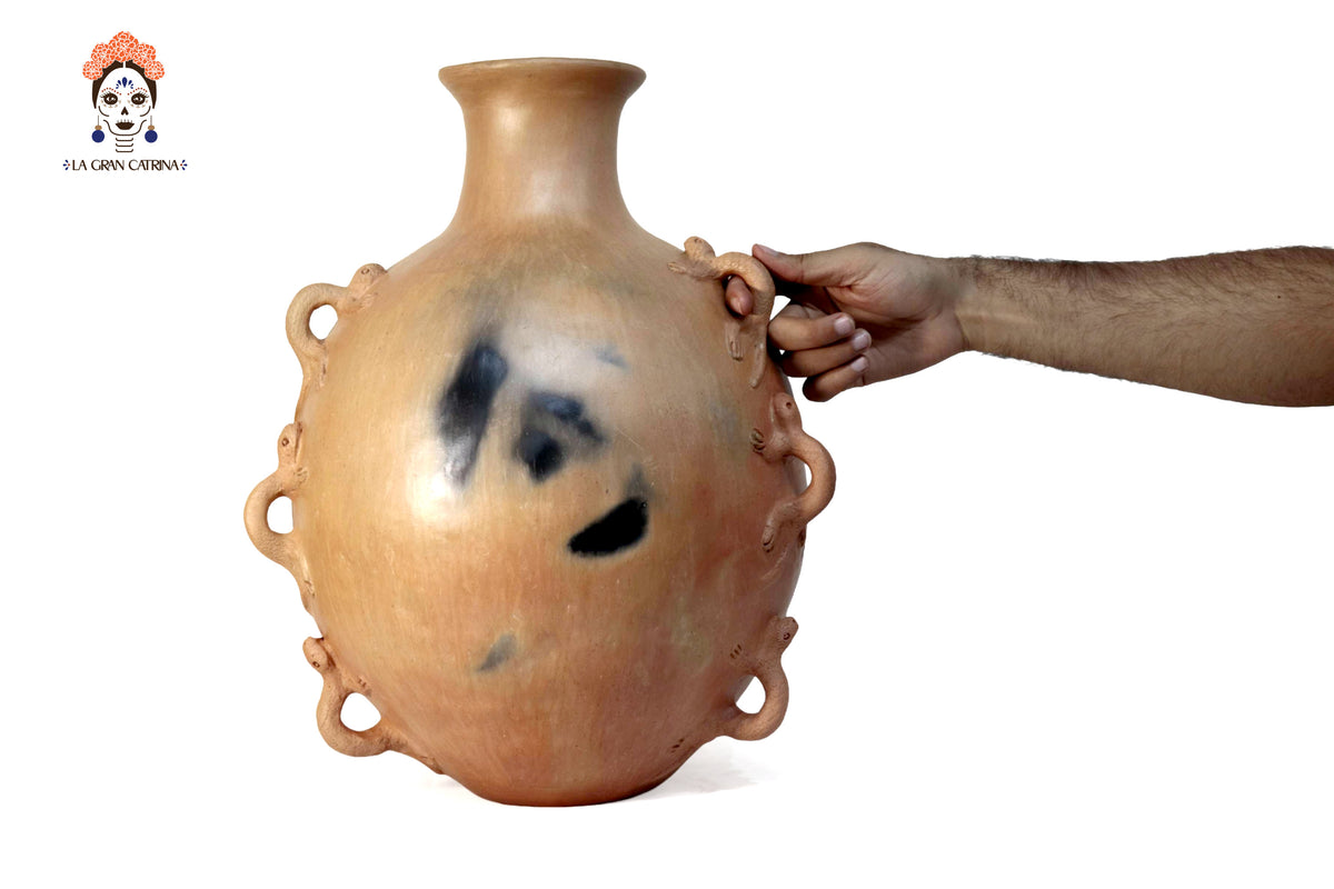 Vasija Mixe Ancestral con asas de lagartijas - 45 Cm. 17.7 In. Mixe