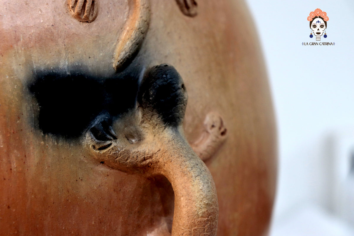 Vasija Mixe Ancestral con asas de lagartijas - 45 Cm. 17.7 In. Mixe