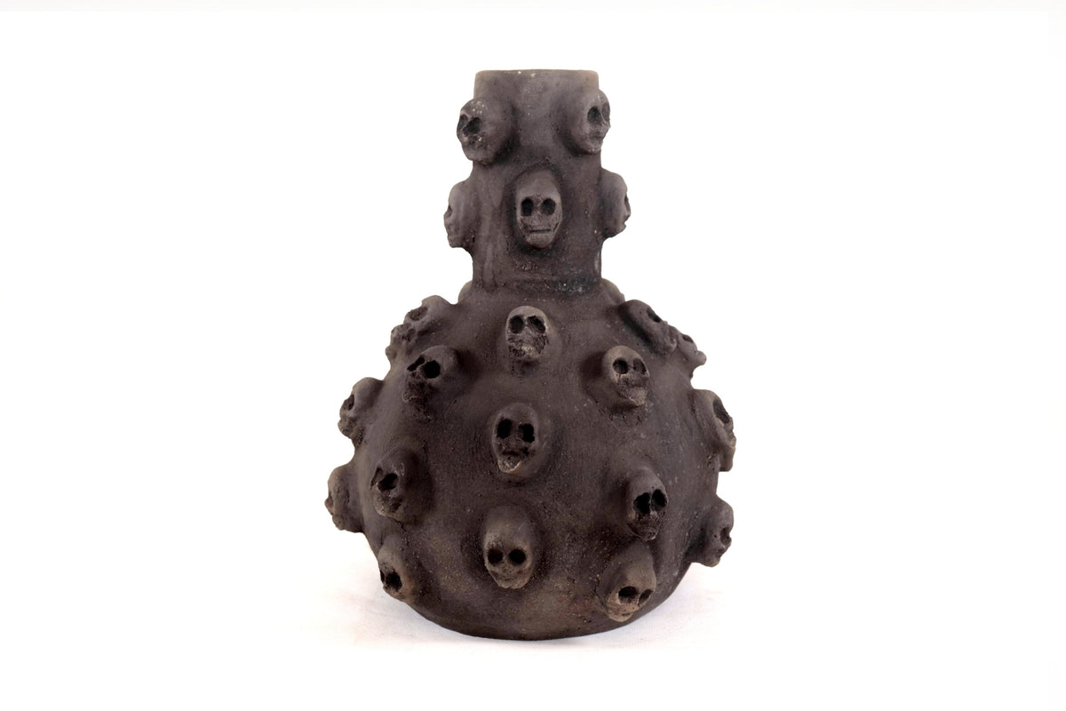 Cántaro de Barro con Calaveras - 24 Cm. 9.4 In.