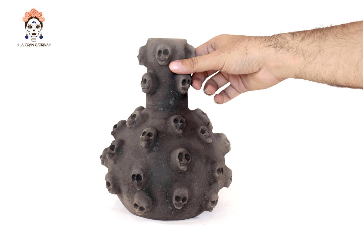 Cántaro de Barro con Calaveras - 24 Cm. 9.4 In.