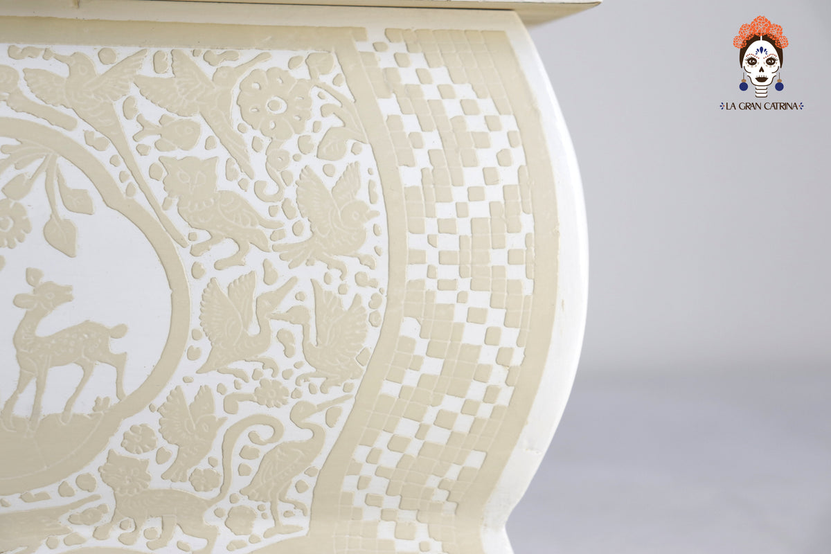 Caja Artesanal Pequeña con patas de Olinalá Blanca - 17.5 cm. 6.8 in. Olinala
