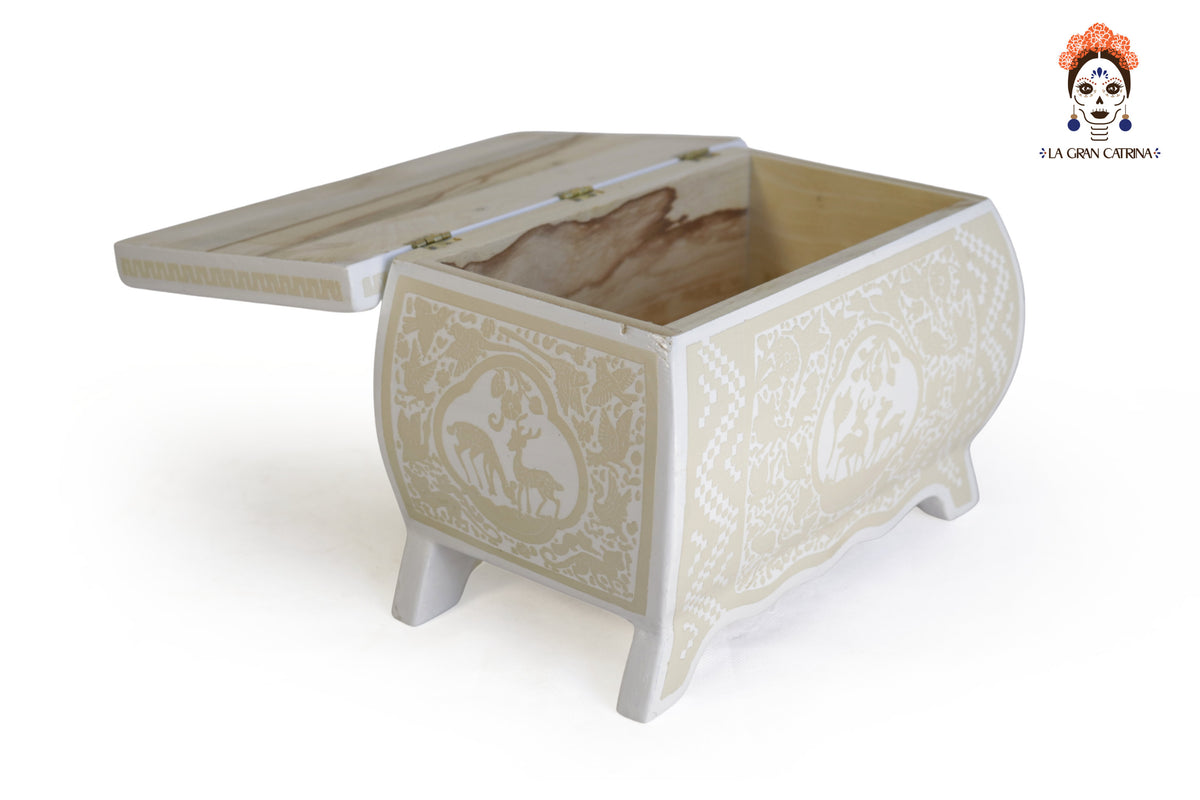 Caja Artesanal Pequeña con patas de Olinalá Blanca - 17.5 cm. 6.8 in. Olinala