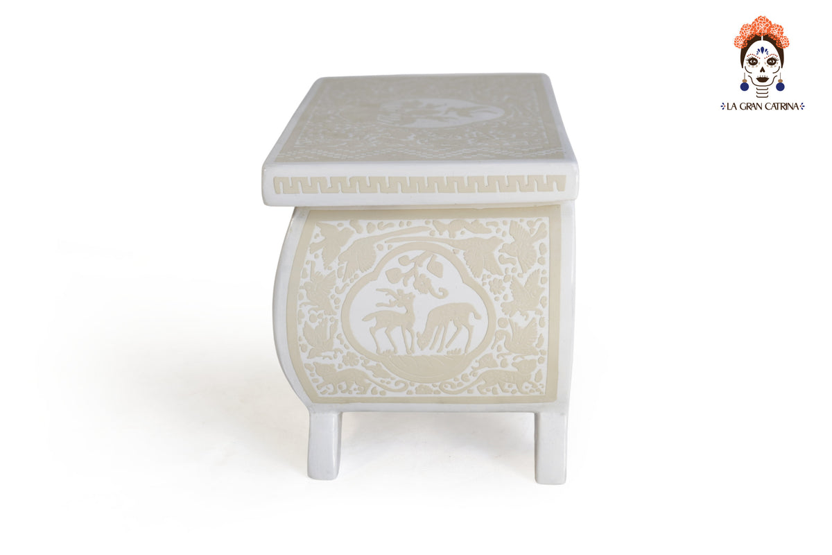 Caja Artesanal Pequeña con patas de Olinalá Blanca - 17.5 cm. 6.8 in. Olinala