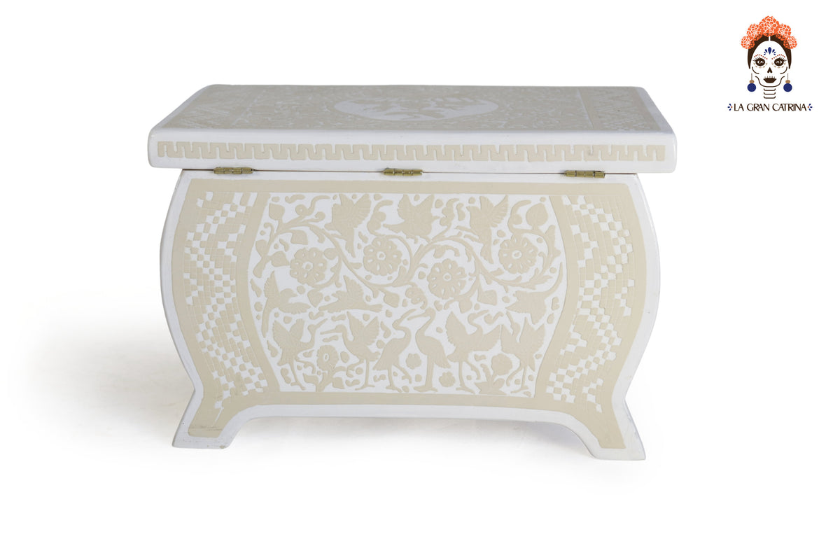 Caja Artesanal Pequeña con patas de Olinalá Blanca - 17.5 cm. 6.8 in. Olinala