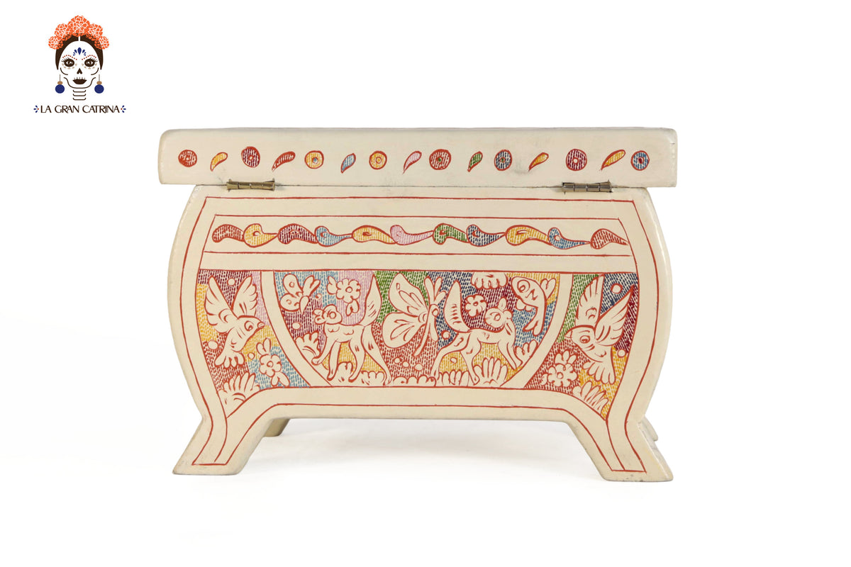 Caja Artesanal de Olinalá Blanca con Fauna Colorida - 20.2 cm. 8 in.