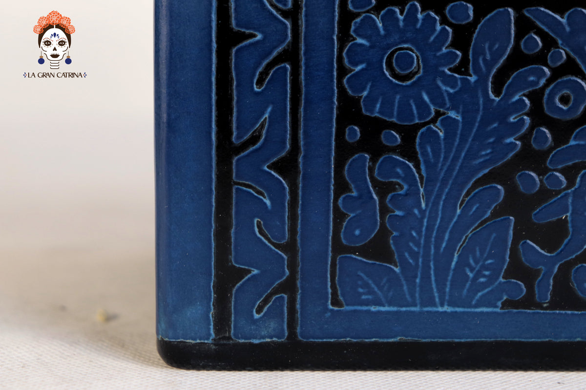 Cofre Artesanal de Olinalá Negro con Azul - 19.5 cm. 7.7 in.