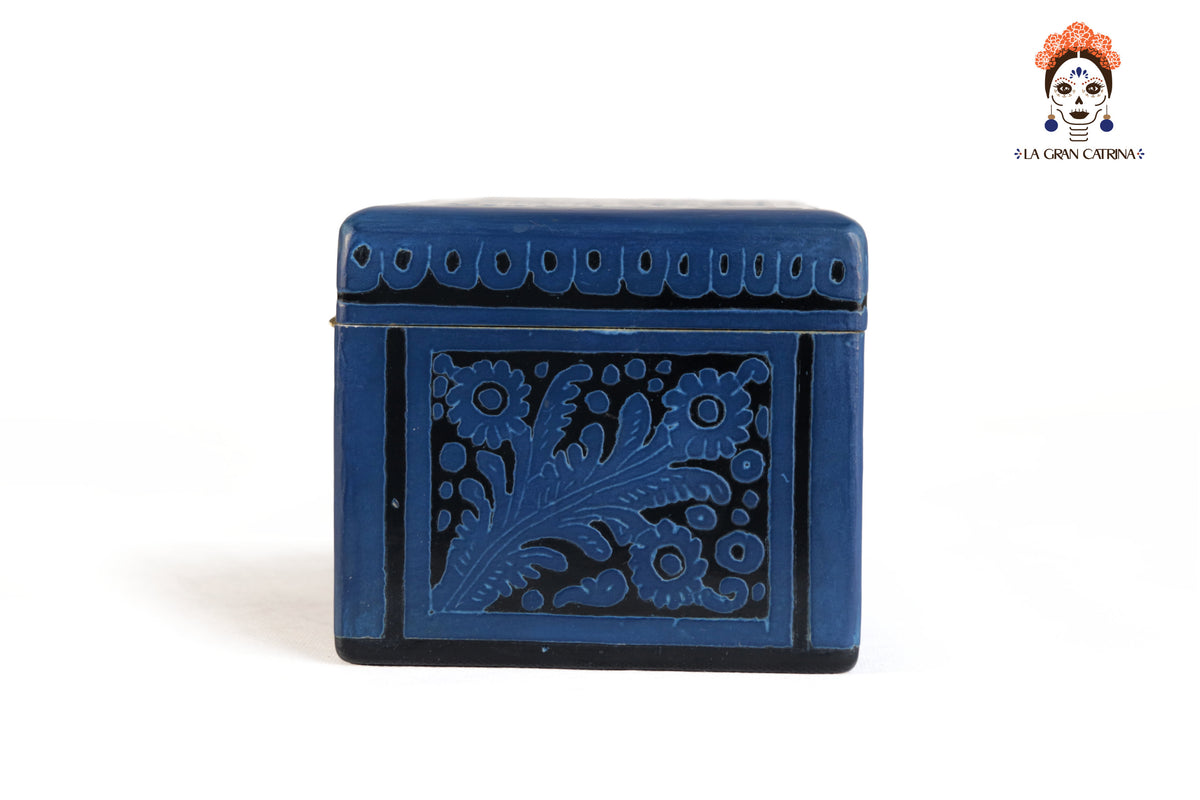 Cofre Artesanal de Olinalá Negro con Azul - 19.5 cm. 7.7 in.