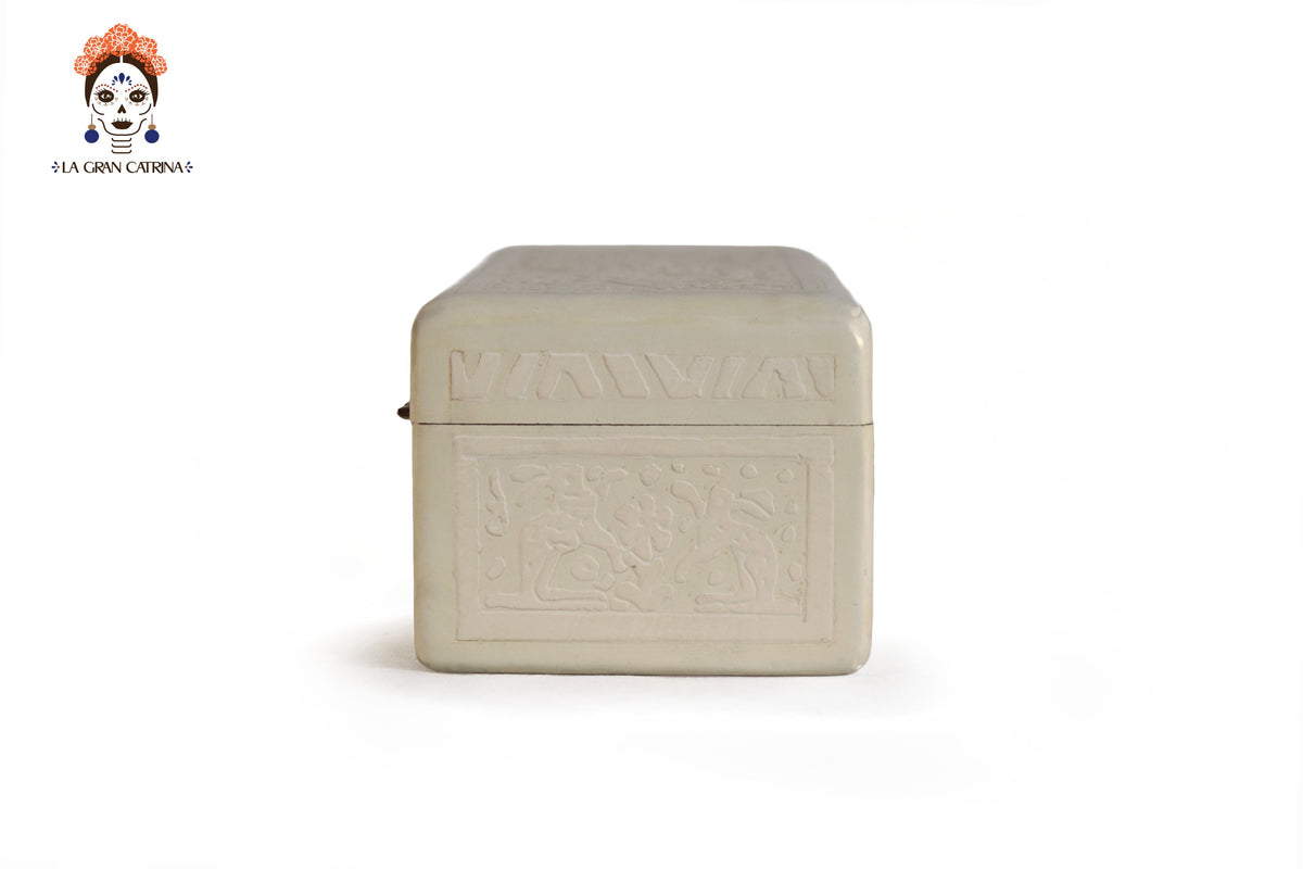 Caja Artesanal de Olinalá Hueso con Aves y Flores - 19.7 cm. 7.8 in.