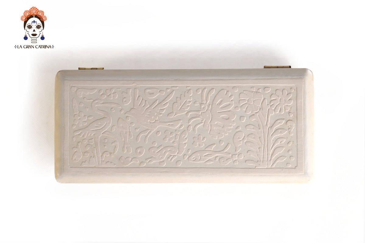Caja Artesanal de Olinalá Hueso con Aves y Flores - 19.7 cm. 7.8 in.