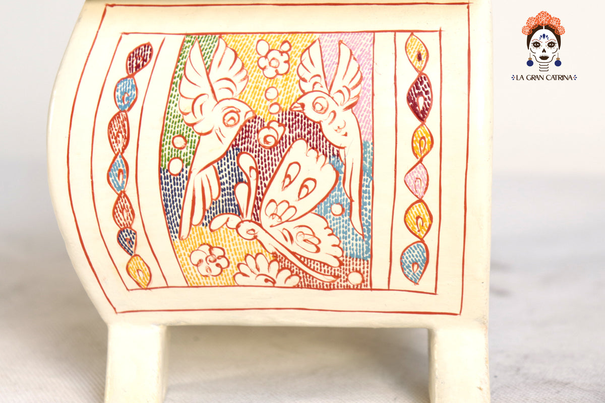 Caja Artesanal de Olinalá Blanca con Fauna Colorida - 20.2 cm. 8 in.