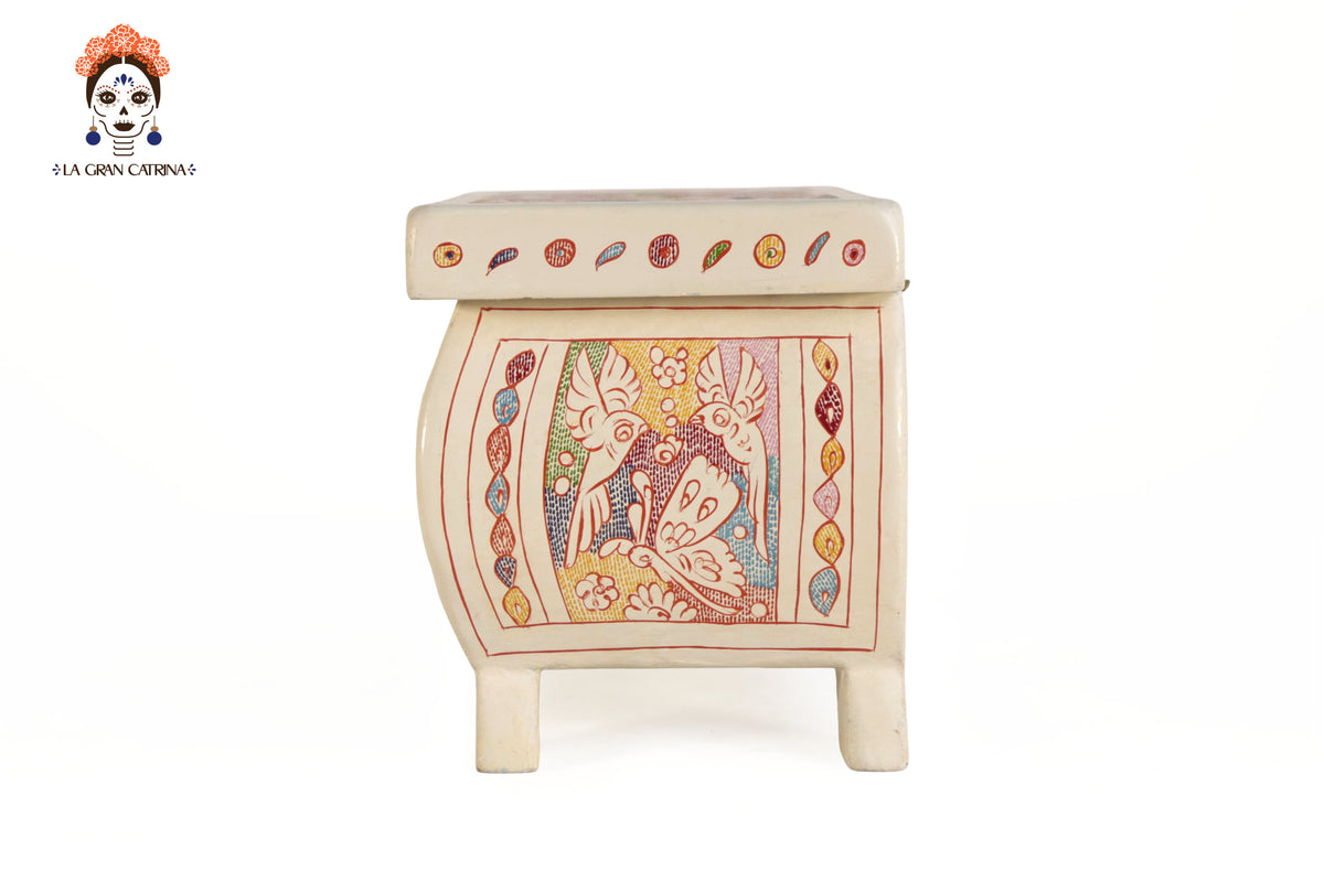 Caja Artesanal de Olinalá Blanca con Fauna Colorida - 20.2 cm. 8 in.