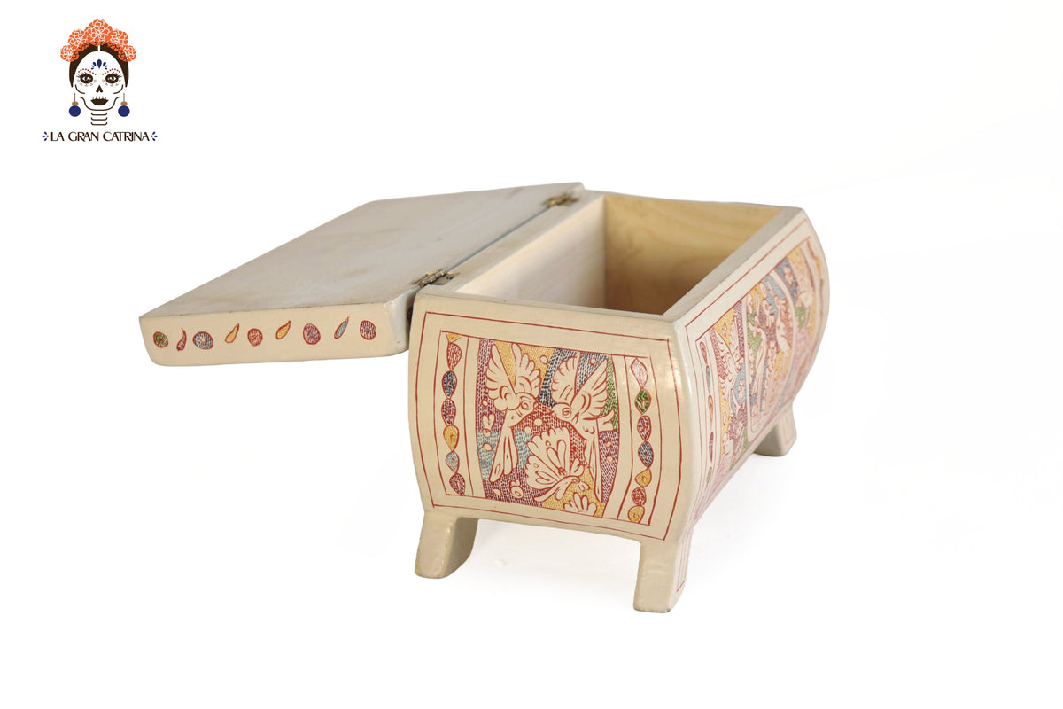 Caja Artesanal de Olinalá Blanca con Fauna Colorida - 20.2 cm. 8 in.