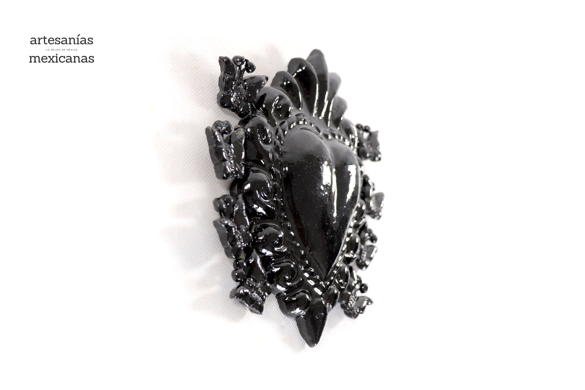 Corazón Barro Vidriado Negro con Mariposas - 17 cm. 6.6 in.