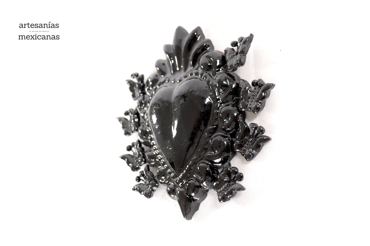 Corazón Barro Vidriado Negro con Mariposas - 17 cm. 6.6 in.