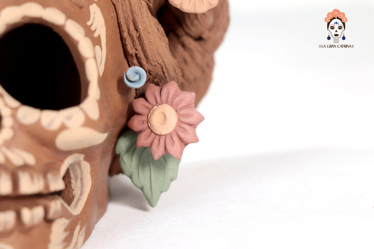 Calavera estilo Frida Kahlo con flores y trenzas - 13 cm. 5.1 in.