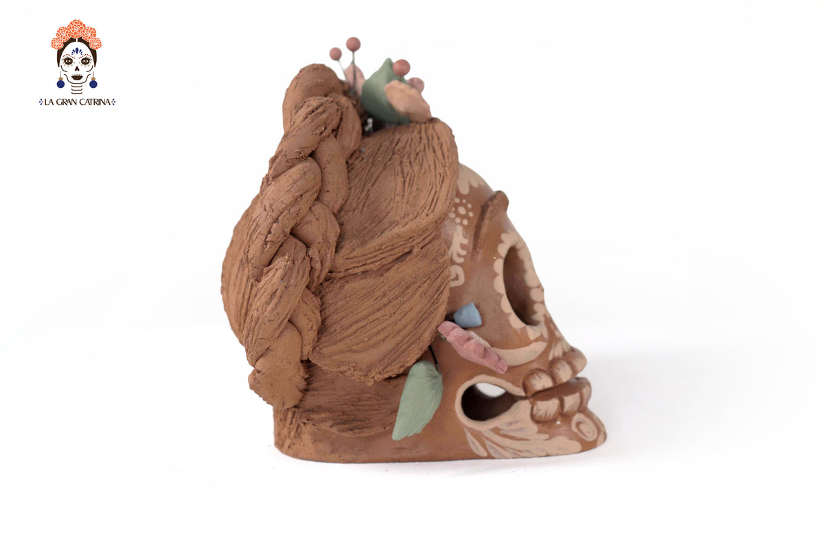 Calavera estilo Frida Kahlo con flores y trenzas - 13 cm. 5.1 in.