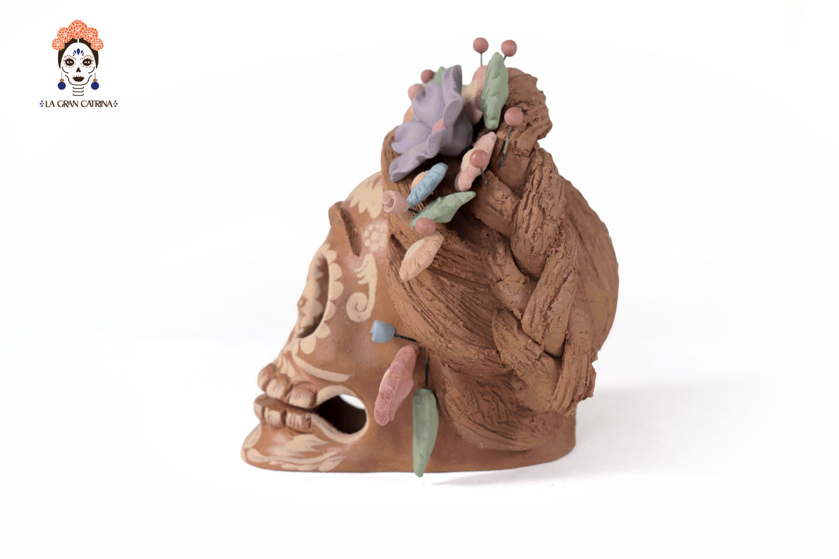 Calavera estilo Frida Kahlo con flores y trenzas - 13 cm. 5.1 in.