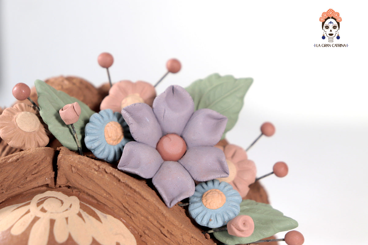 Calavera estilo Frida Kahlo con flores y trenzas - 13 cm. 5.1 in.