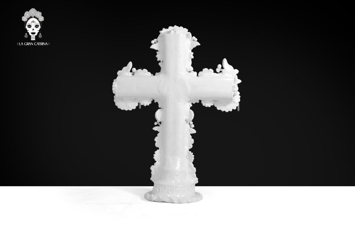 Cruz blanca - Barro vidriado - 38 cm. 15 in.