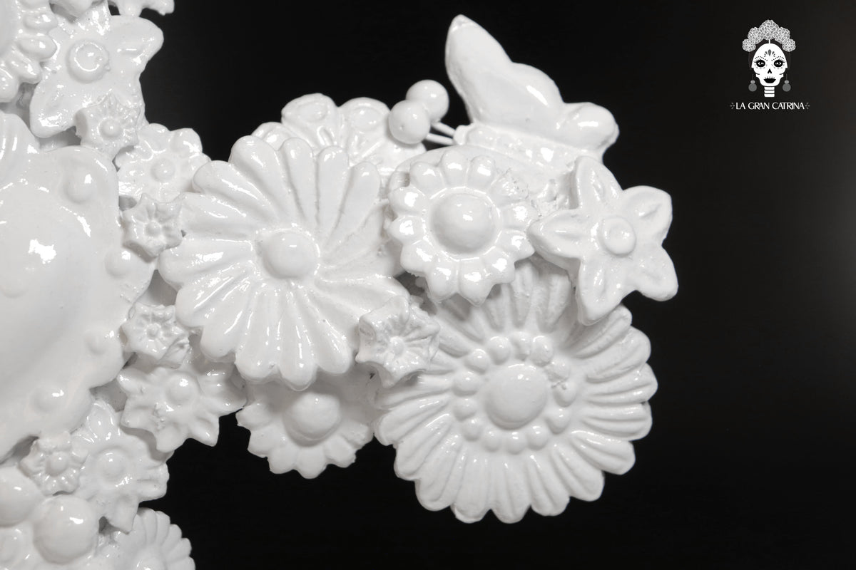 Cruz blanca - Barro vidriado - 38 cm. 15 in.