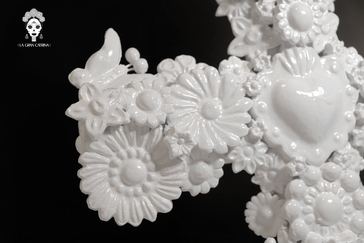 Cruz blanca - Barro vidriado - 38 cm. 15 in.