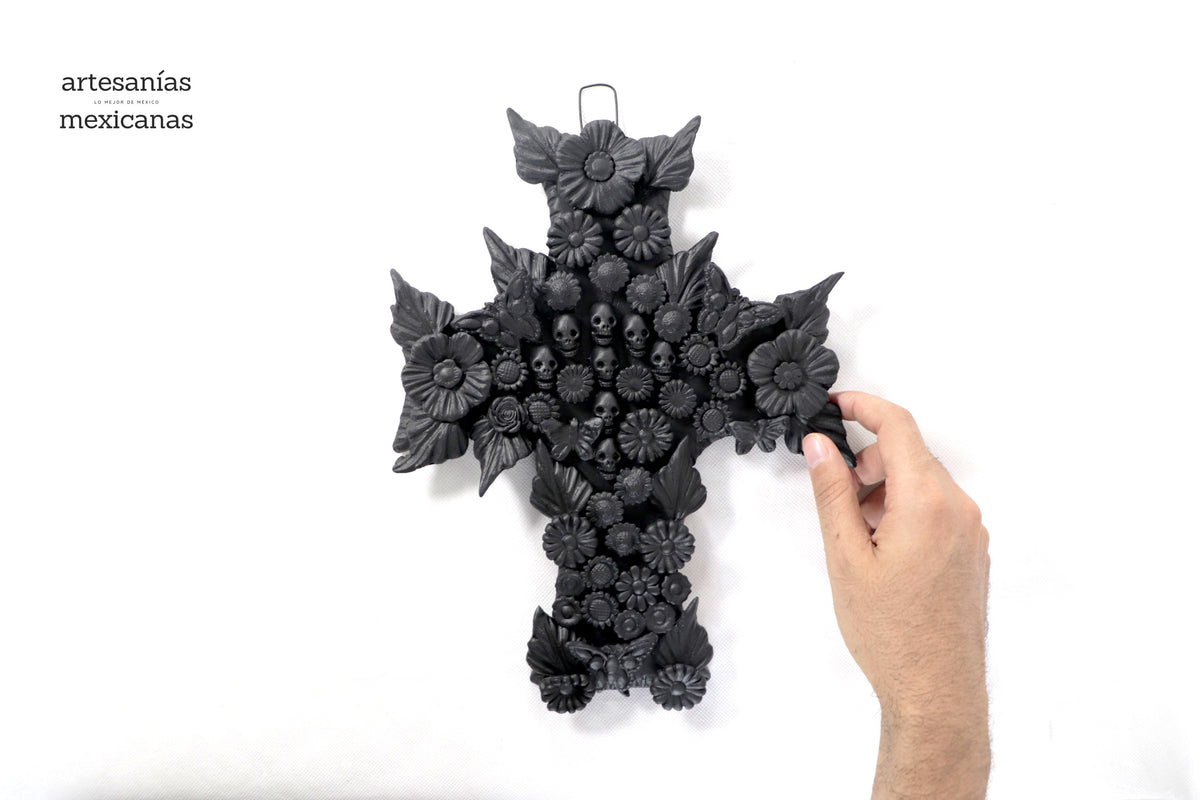 Cruz de flores y calaveras negra - 28 cm. 11 in. - Sobre Pedido