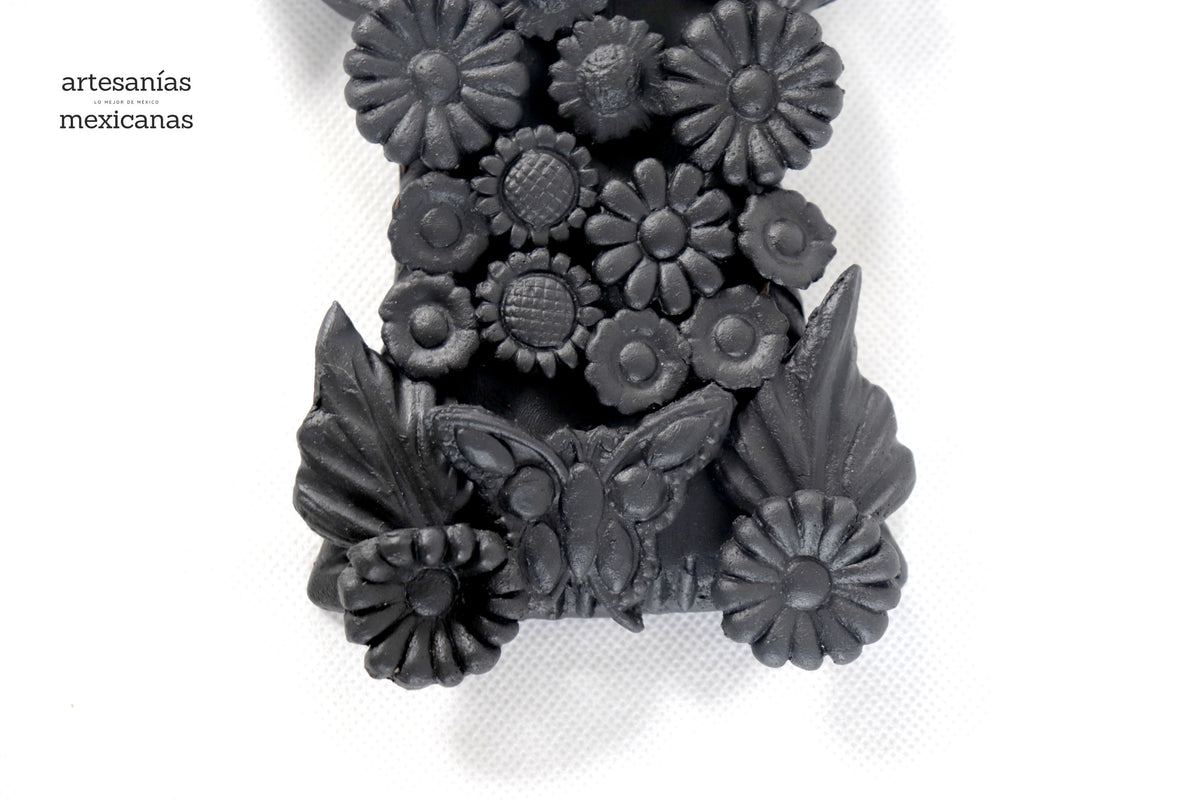 Cruz de flores y calaveras negra - 28 cm. 11 in. - Sobre Pedido