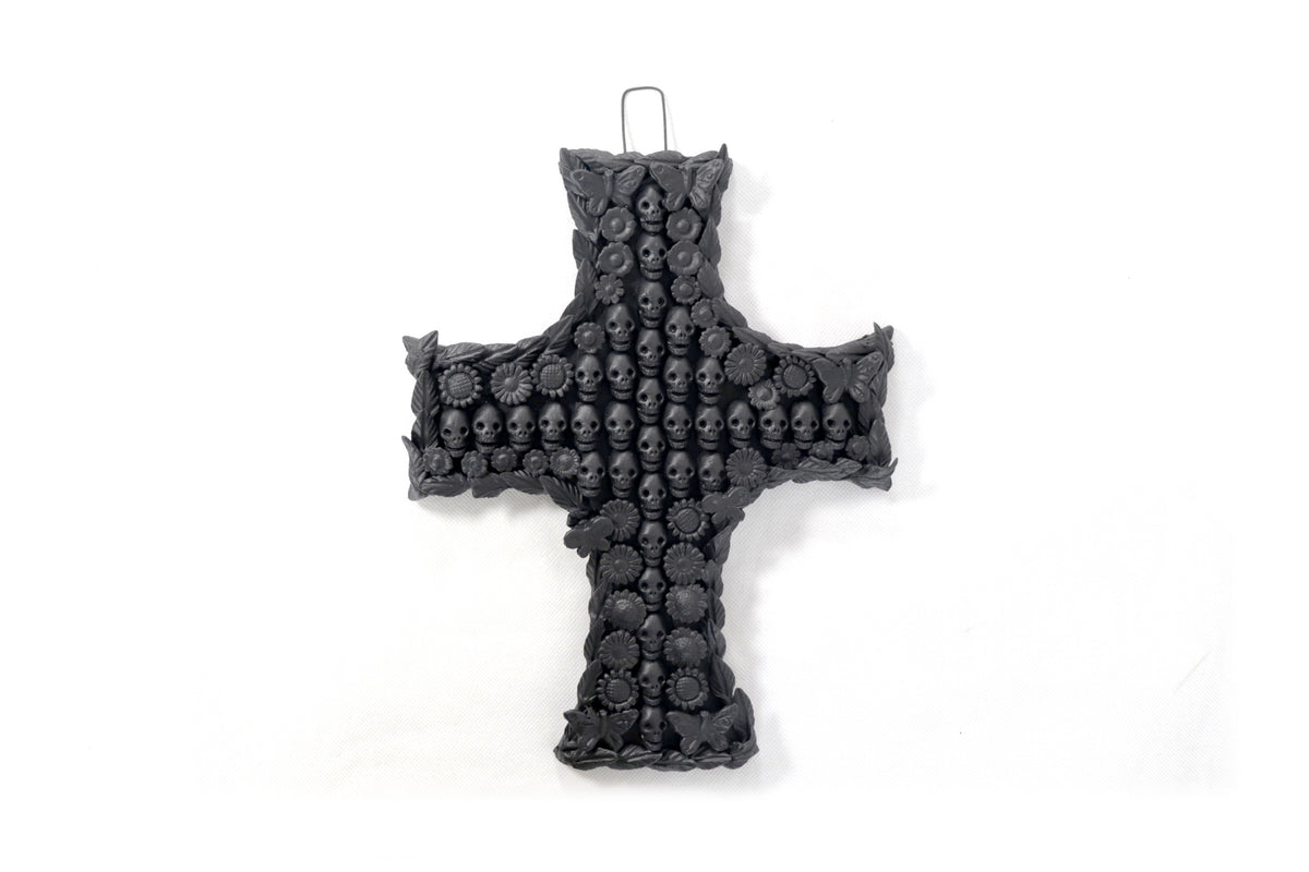 Cruz de calaveras negras - 28 cm. 11 in. Artesanía