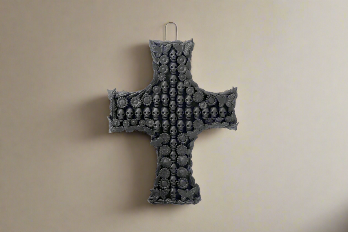 Cruz de calaveras negras - 28 cm. 11 in. Artesanía