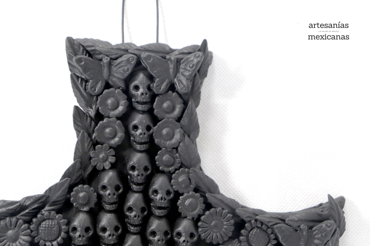 Cruz de calaveras negras - 28 cm. 11 in. Artesanía