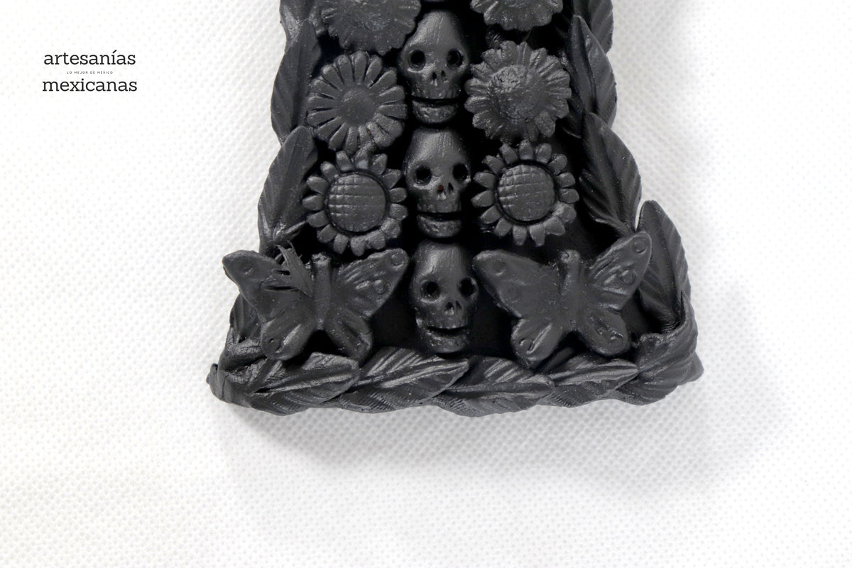Cruz de calaveras negras - 28 cm. 11 in. Artesanía