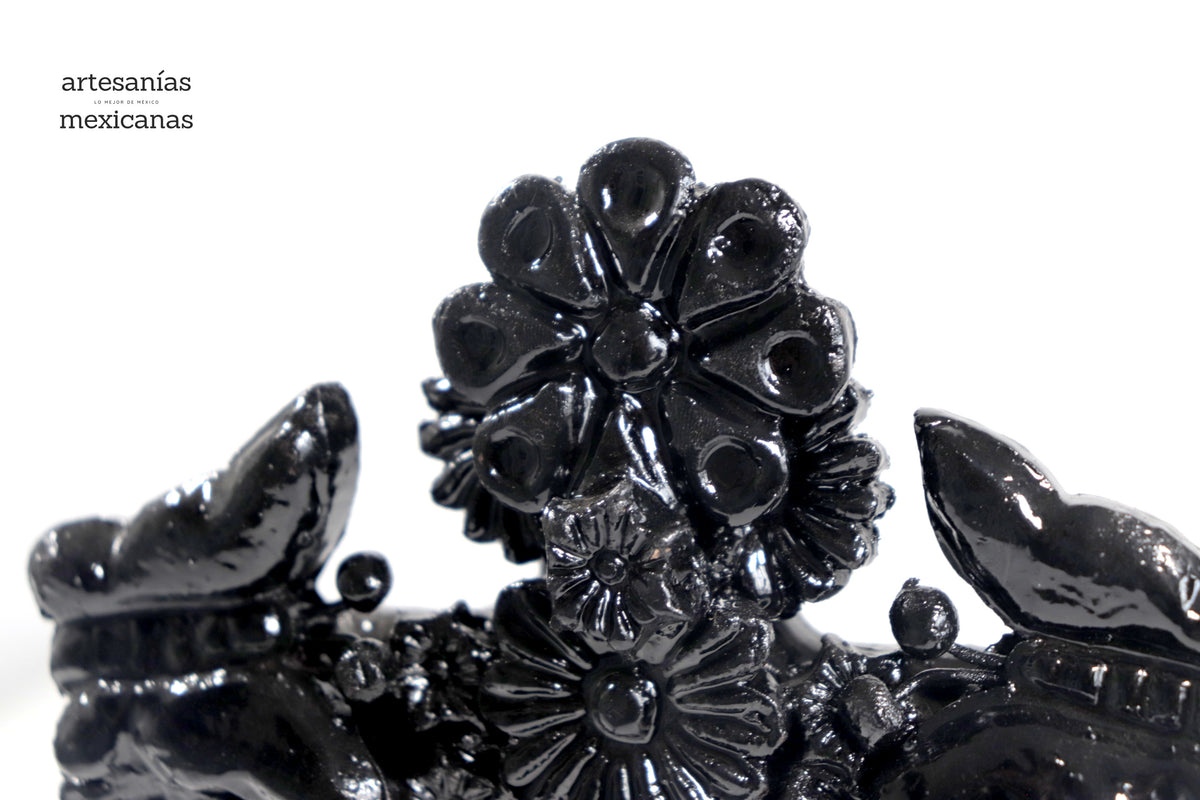 Cruz negro - Barro vidriado - 18.5 cm. 7.4 in.