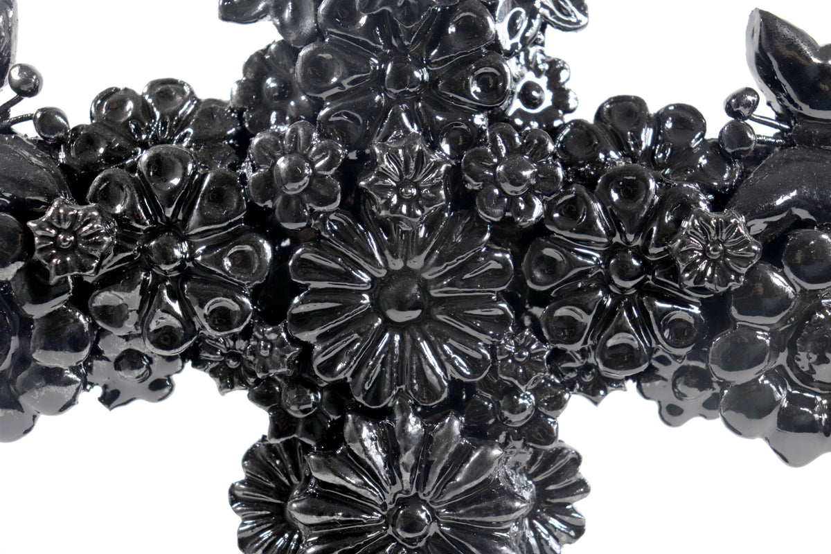 Cruz negra - Barro vidriado - 32 cm. 12.5 in.