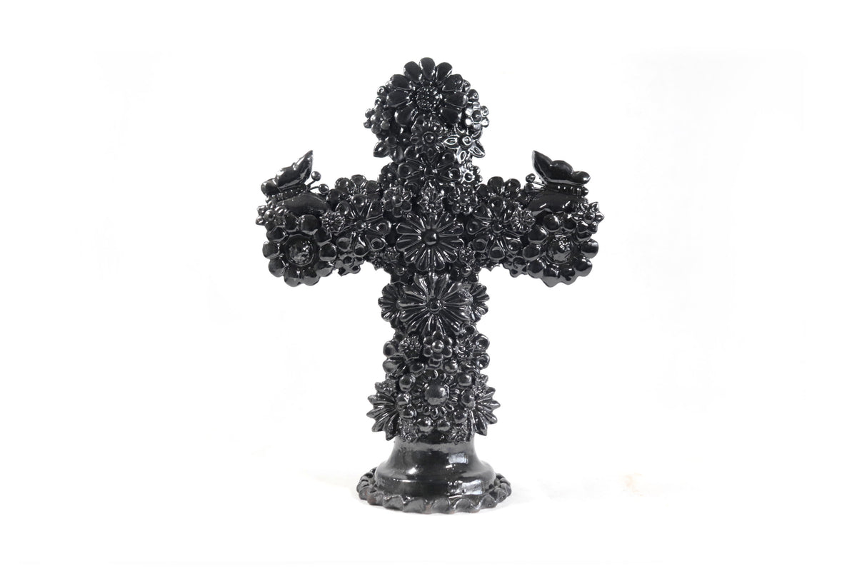 Cruz negra - Barro vidriado - 32 cm. 12.5 in.