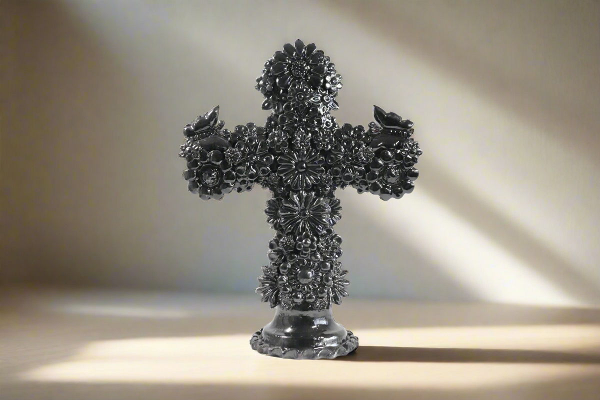 Cruz negra - Barro vidriado - 32 cm. 12.5 in.