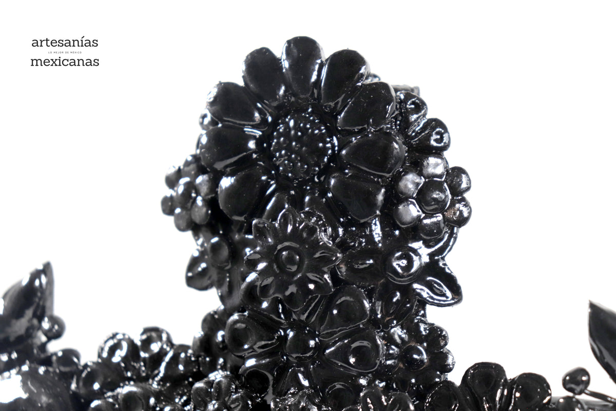 Cruz negra - Barro vidriado - 32 cm. 12.5 in.