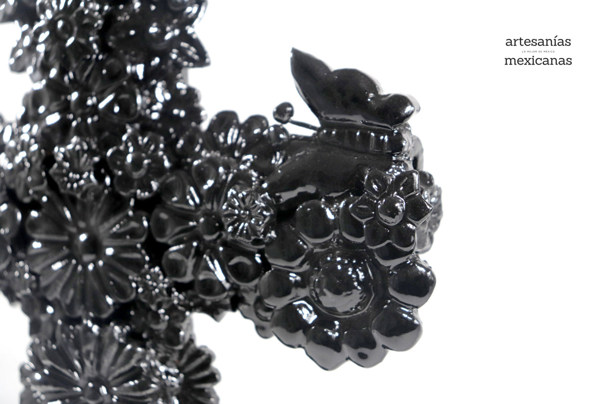 Cruz negra - Barro vidriado - 32 cm. 12.5 in.