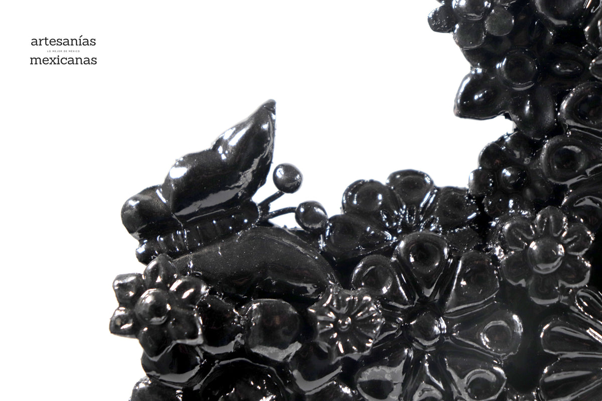 Cruz negra - Barro vidriado - 32 cm. 12.5 in.